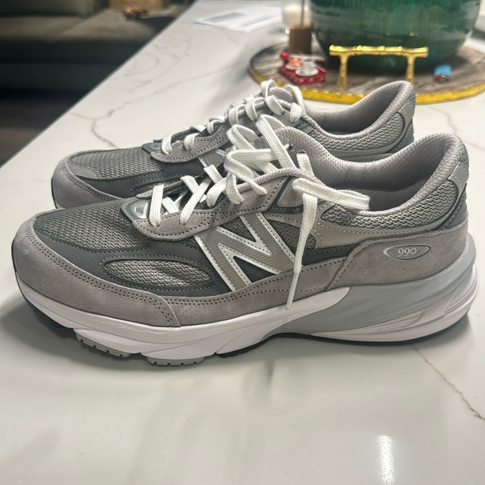 New Balance Men's FuelCell 990 V6 Sneaker